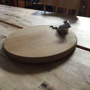 Cheese board with mouse